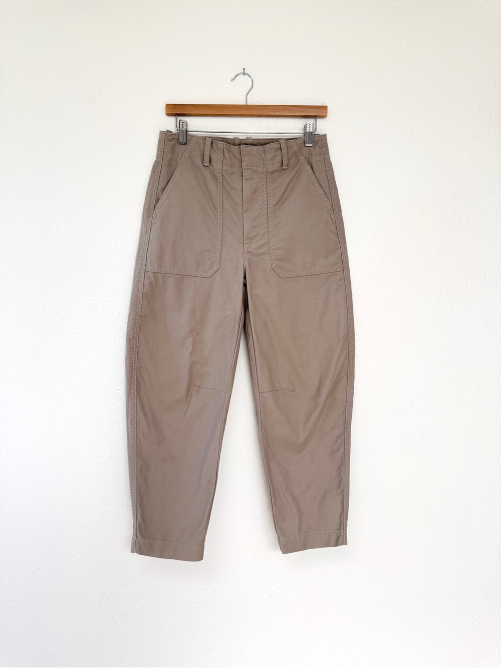 BANANA REPUBLIC barrel leg khaki pants trousers / size 4